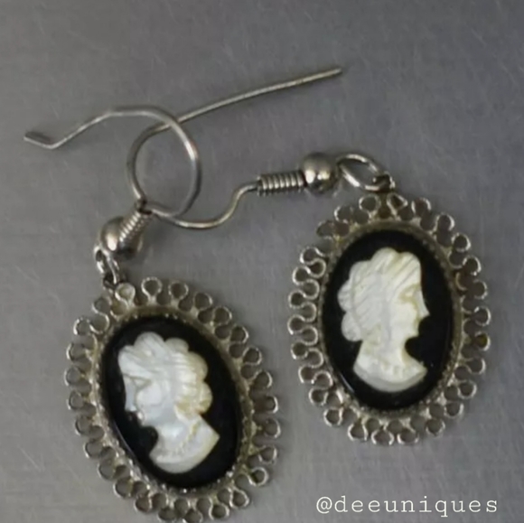 Jewelry - Vintage Sterling Silver cameo earrings